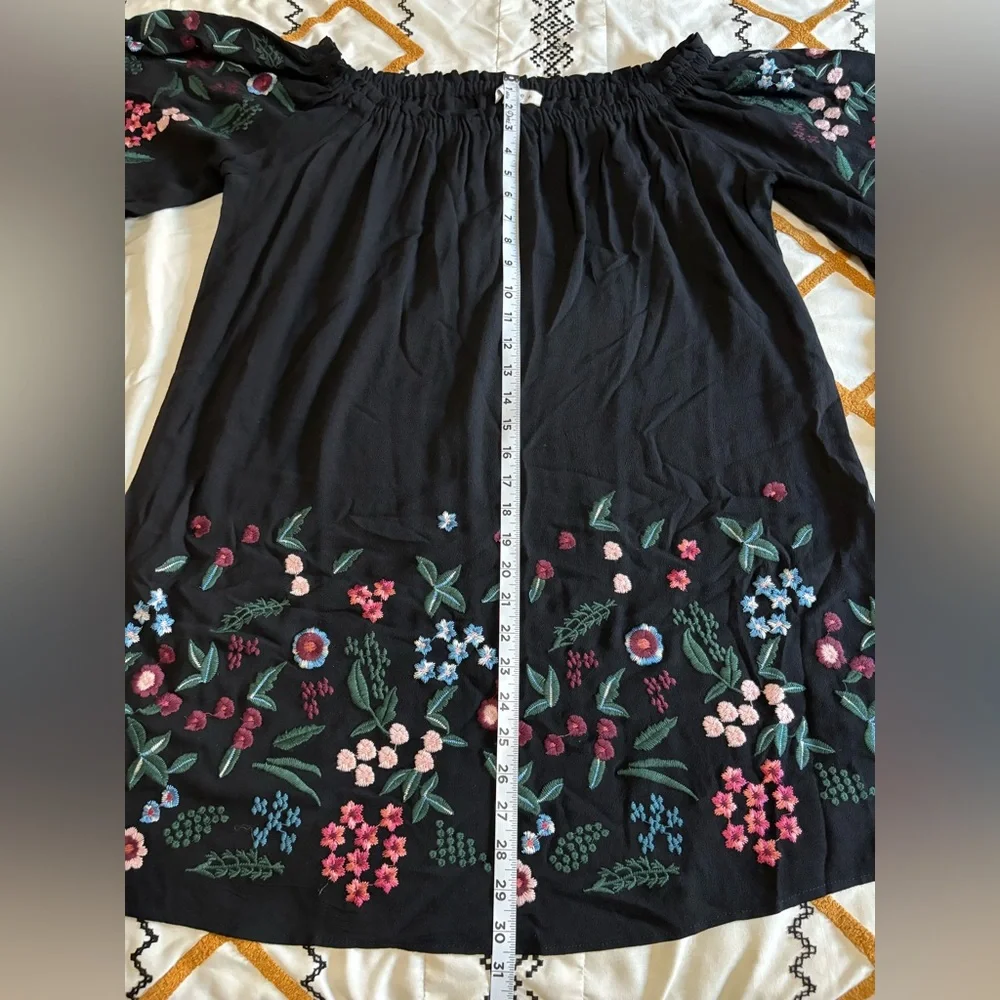 Umgee Black Floral Embroidered Top - Picture 8 of 8